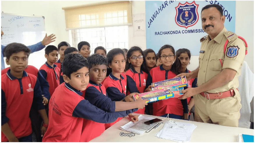 kranthi-keen-students-with-police-officer